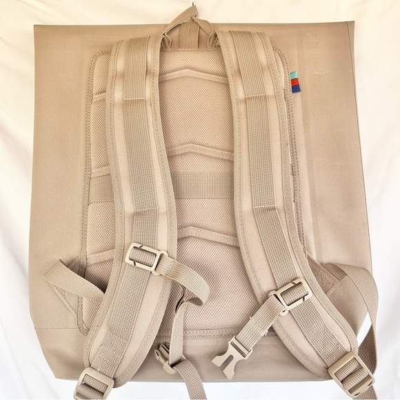 GOT BAG. | ROLLTOP TRAVEL BACKPACK 26L ECO-FRIENDLY WATERPROOF RECYCLED TAN GRAY main image 5
